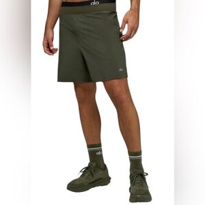 ALO Yoga 7” Repetition Shorts in Olive Green Size XXL New